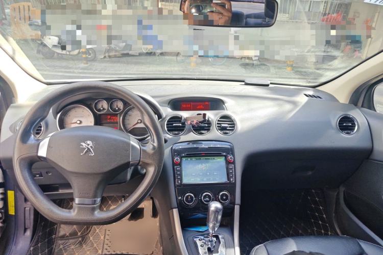 Used Peugeot 408 2013 2.0L Automatic Comfort Edition Center Console