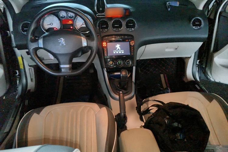 Used Peugeot 408 2013 2.0L Manual Comfort Edition Center Console