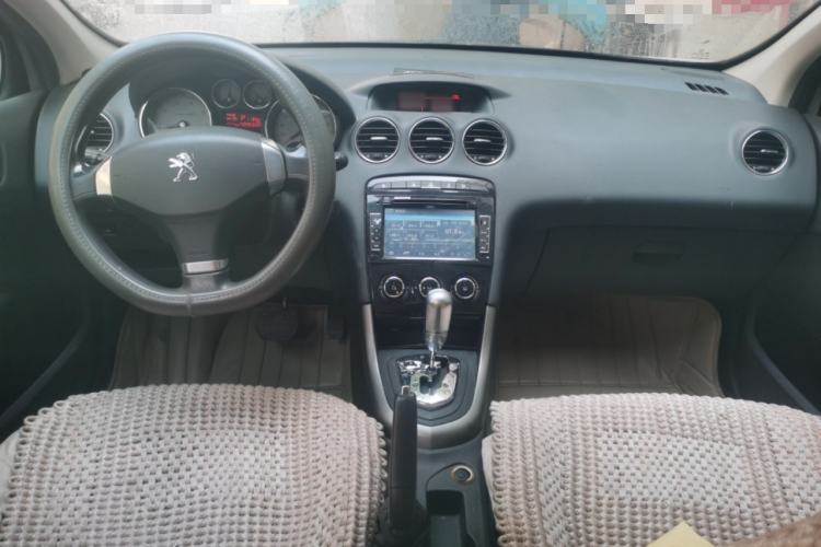 Used Peugeot 408 2013 2.0L Automatic Comfort Edition Center Console