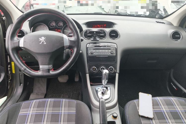 Used Peugeot 408 2013 2.0L Automatic Comfort Edition Center Console