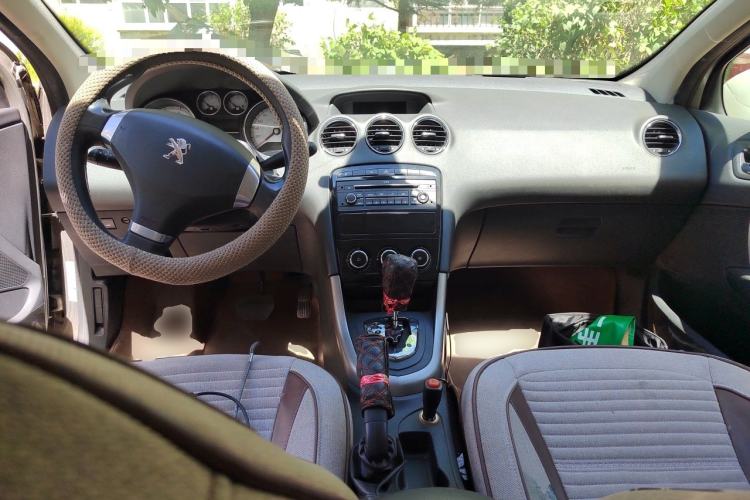 Used Peugeot 408 2013 1.6L Automatic Comfort Edition Center Console