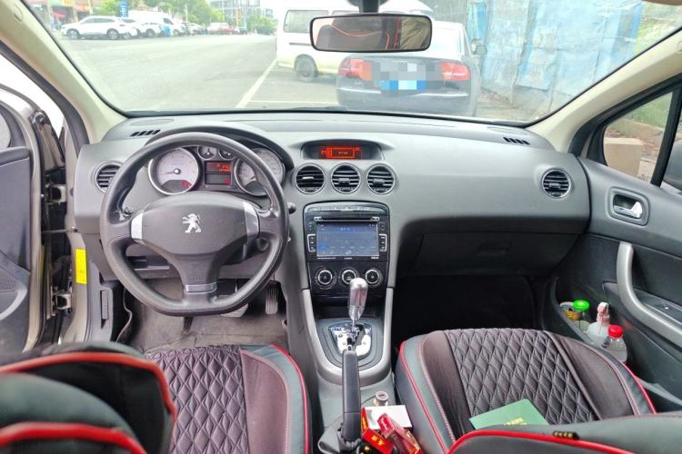 Used Peugeot 408 2013 2.0L Automatic Comfort Edition Center Console