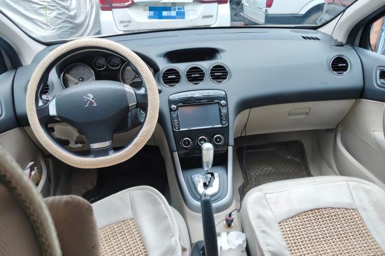 Used Peugeot 408 2013 2.0L Automatic Comfort Edition Center Console