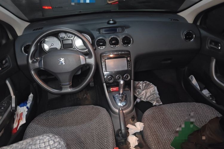 Used Peugeot 408 2013 2.0L Automatic Comfort Edition Center Console