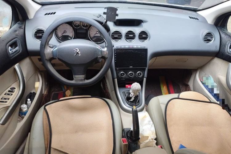 Used Peugeot 408 2013 2.0L Manual Comfort Edition Center Console