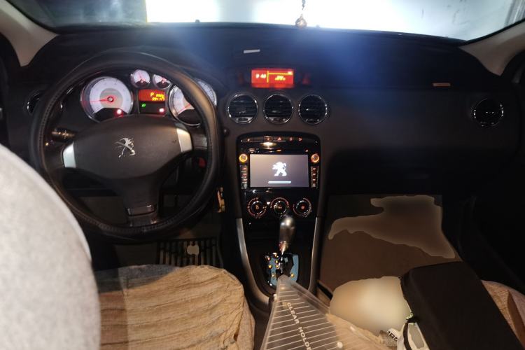 Used Peugeot 408 2013 2.0L Automatic Comfort Edition Center Console