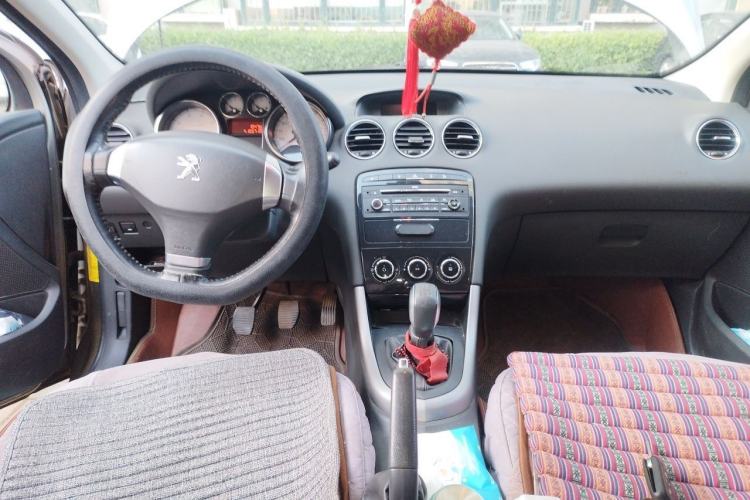 Used Peugeot 408 2013 2.0L Manual Comfort Edition Center Console