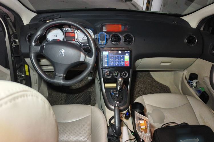 Used Peugeot 408 2013 2.0L Automatic Comfort Edition Center Console