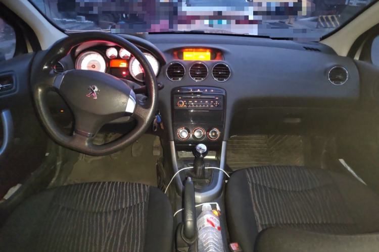 Used Peugeot 408 2013 2.0L Manual Comfort Edition Center Console