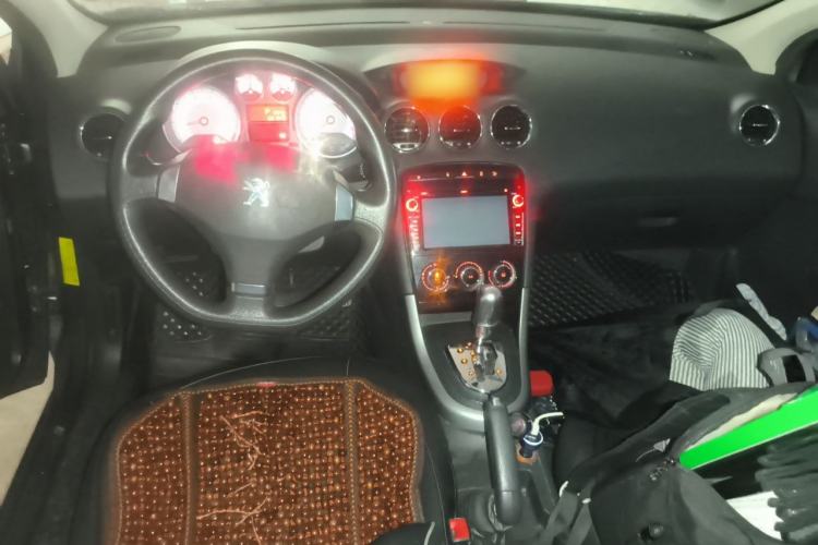 Used Peugeot 408 2013 2.0L Automatic Comfort Edition Center Console