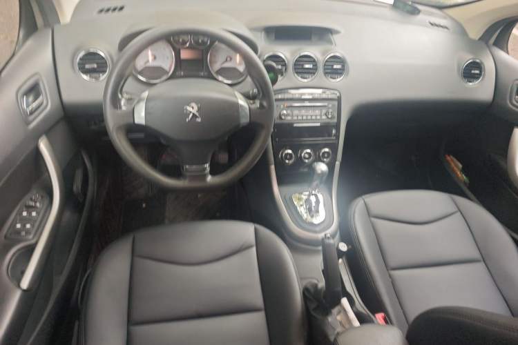 Used Peugeot 408 2013 2.0L Automatic Comfort Edition Center Console