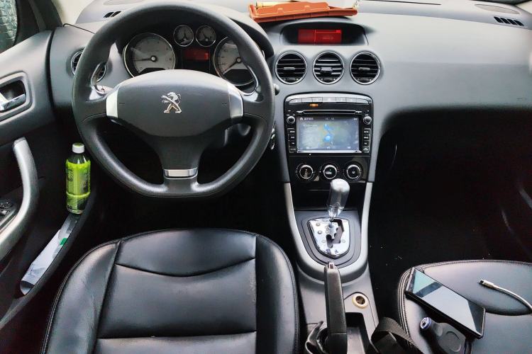 Used Peugeot 408 2013 2.0L Automatic Comfort Edition Center Console