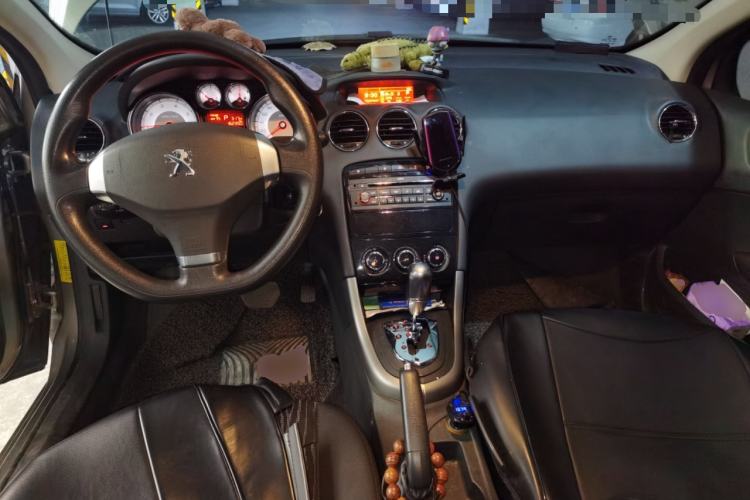 Used Peugeot 408 2013 2.0L Automatic Comfort Edition Center Console