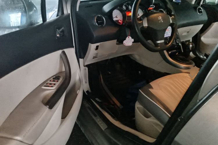 Used Peugeot 408 2013 2.0L Manual Comfort Edition Driver Seat