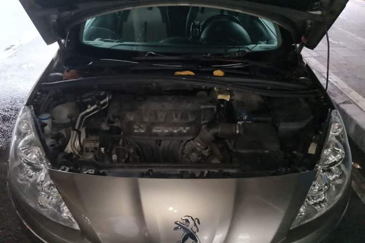 Used Peugeot 408 2013 2.0L Manual Comfort Edition Engine Bay