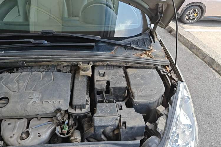 Used Peugeot 408 2013 1.6L Manual Comfort Edition Engine Bay Left