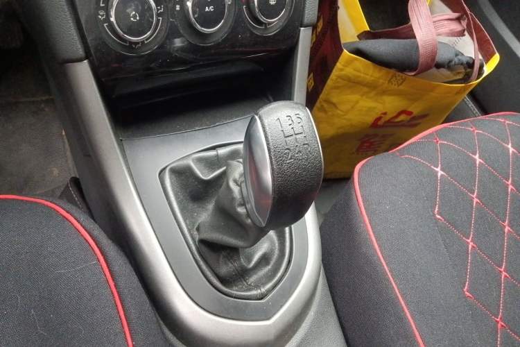 Used Peugeot 408 2013 2.0L Manual Comfort Edition Gear Lever