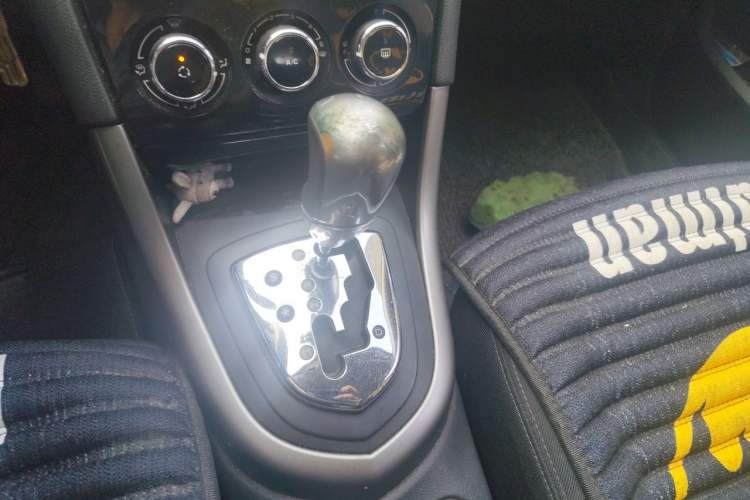 Used Peugeot 408 2013 2.0L Automatic Comfort Edition Gear Lever
