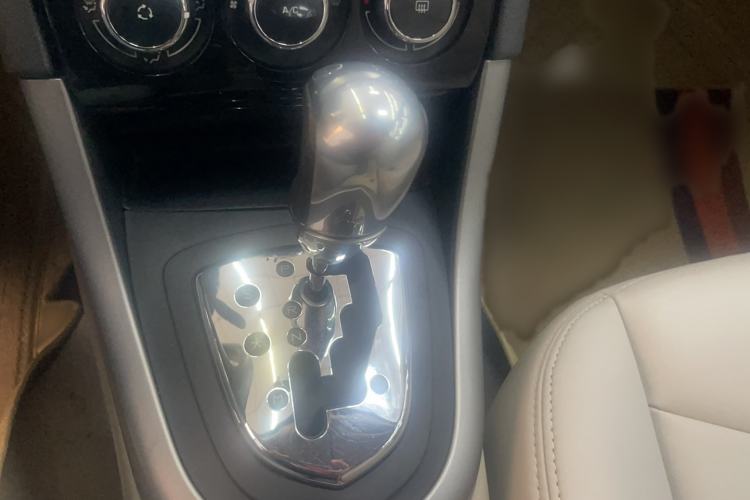 Used Peugeot 408 2013 2.0L Automatic Comfort Edition Gear Lever