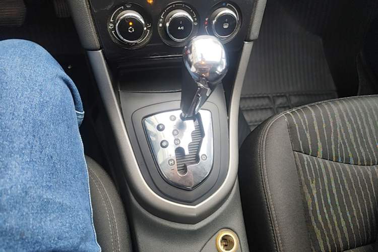 Used Peugeot 408 2013 2.0L Automatic Comfort Edition Gear Lever