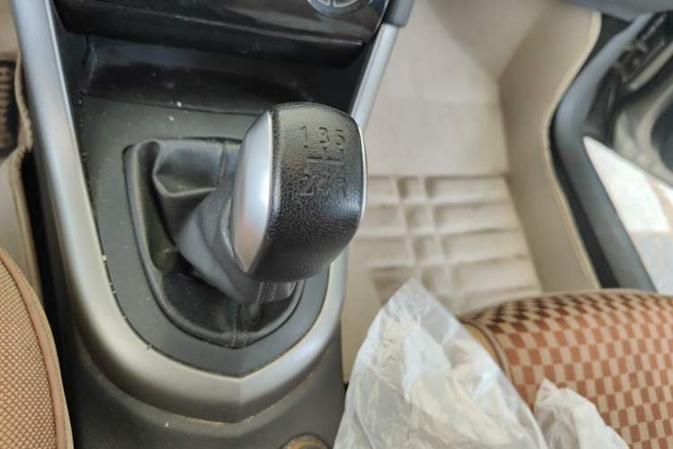 Used Peugeot 408 2013 1.6L Manual Comfort Edition Gear Lever