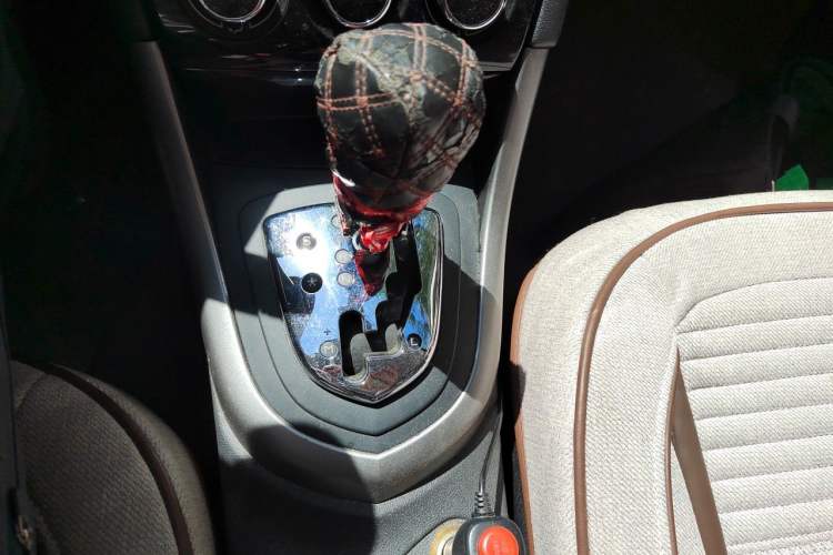 Used Peugeot 408 2013 1.6L Automatic Comfort Edition Gear Lever