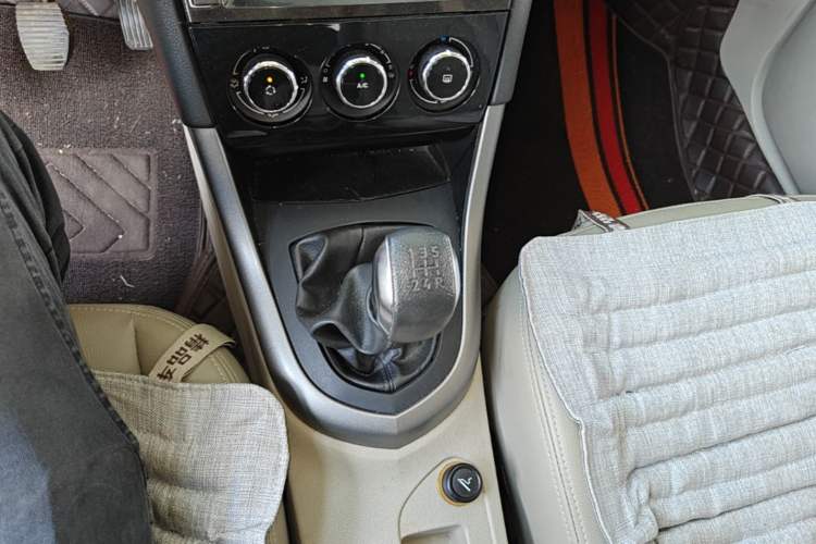 Used Peugeot 408 2013 1.6L Manual Comfort Edition Gear Lever