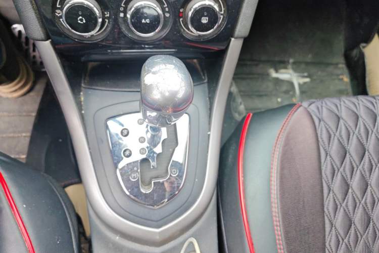 Used Peugeot 408 2013 2.0L Automatic Comfort Edition Gear Lever