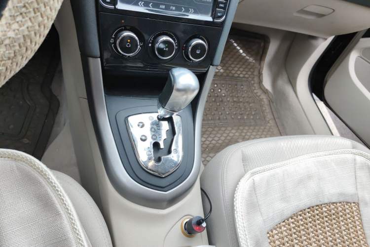 Used Peugeot 408 2013 2.0L Automatic Comfort Edition Gear Lever