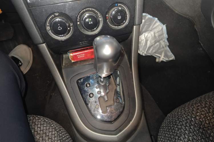 Used Peugeot 408 2013 2.0L Automatic Comfort Edition Gear Lever