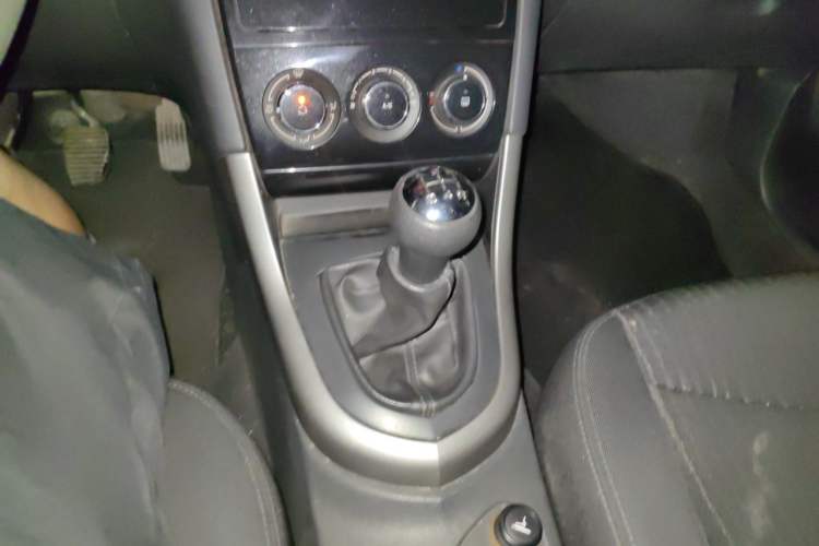 Used Peugeot 408 2013 1.6L Manual Comfort Edition Gear Lever