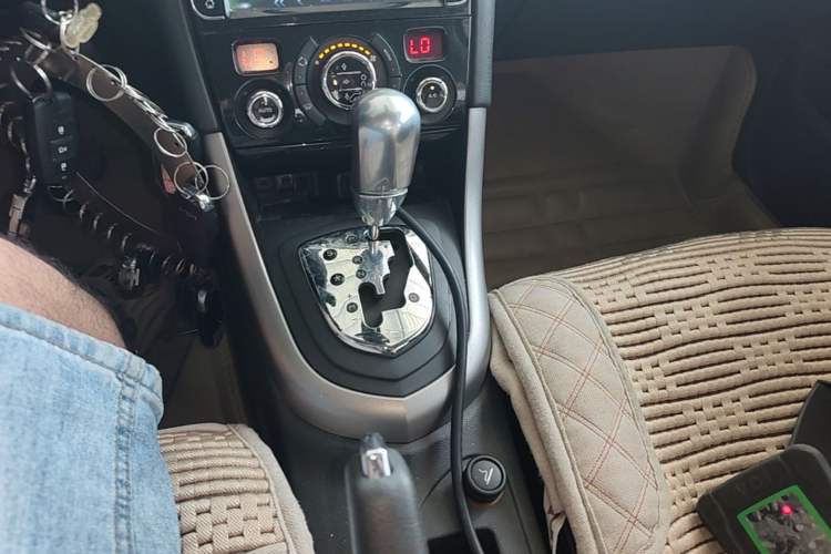 Used Peugeot 408 2013 2.0L Automatic Luxury Edition Gear Lever