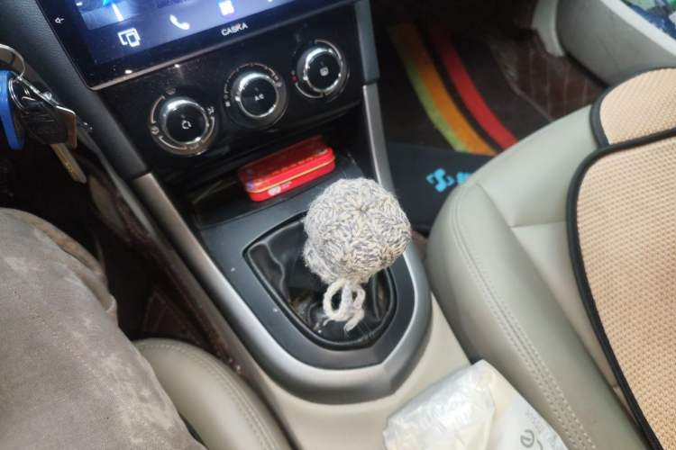 Used Peugeot 408 2013 2.0L Manual Comfort Edition Gear Lever