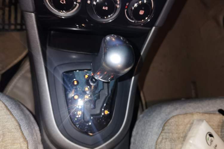 Used Peugeot 408 2013 2.0L Automatic Comfort Edition Gear Lever