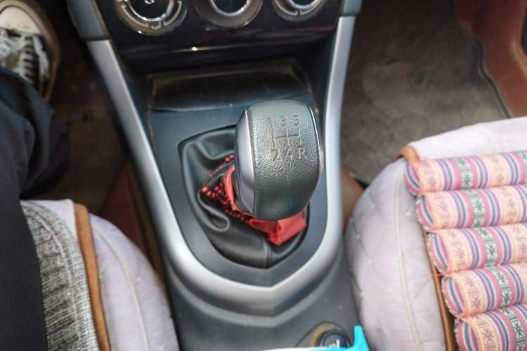 Used Peugeot 408 2013 2.0L Manual Comfort Edition Gear Lever