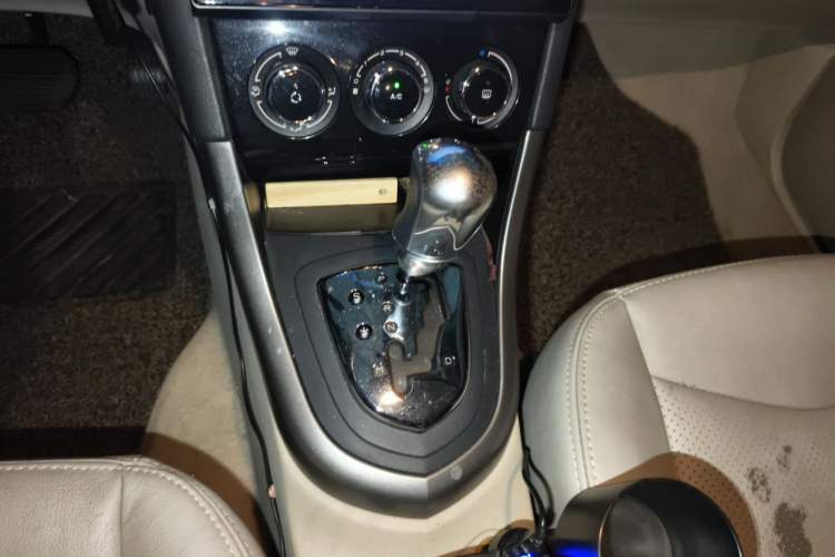 Used Peugeot 408 2013 2.0L Automatic Comfort Edition Gear Lever