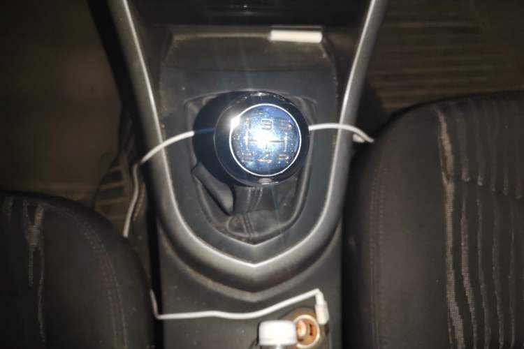 Used Peugeot 408 2013 2.0L Manual Comfort Edition Gear Lever