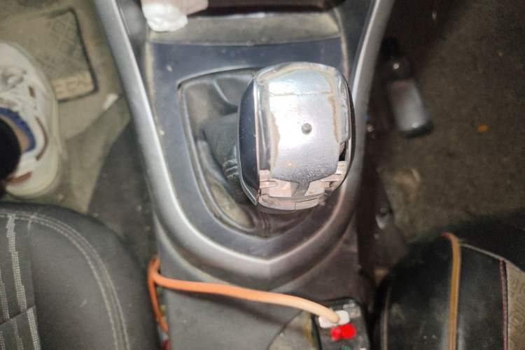 Used Peugeot 408 2013 2.0L Manual Comfort Edition Gear Lever