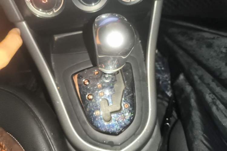 Used Peugeot 408 2013 2.0L Automatic Comfort Edition Gear Lever