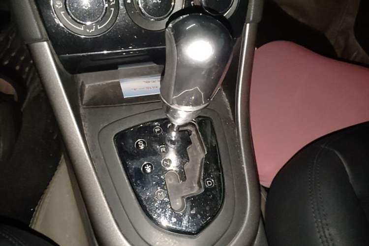 Used Peugeot 408 2013 2.0L Automatic Comfort Edition Gear Lever
