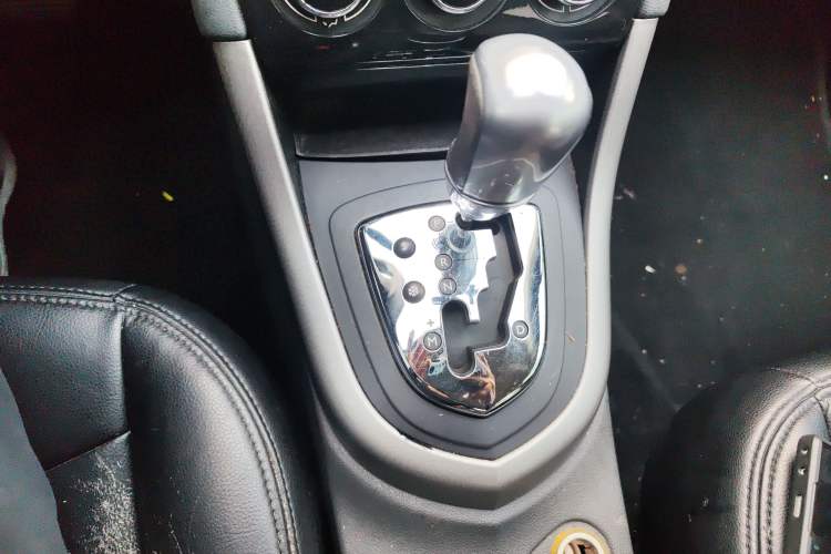 Used Peugeot 408 2013 2.0L Automatic Comfort Edition Gear Lever