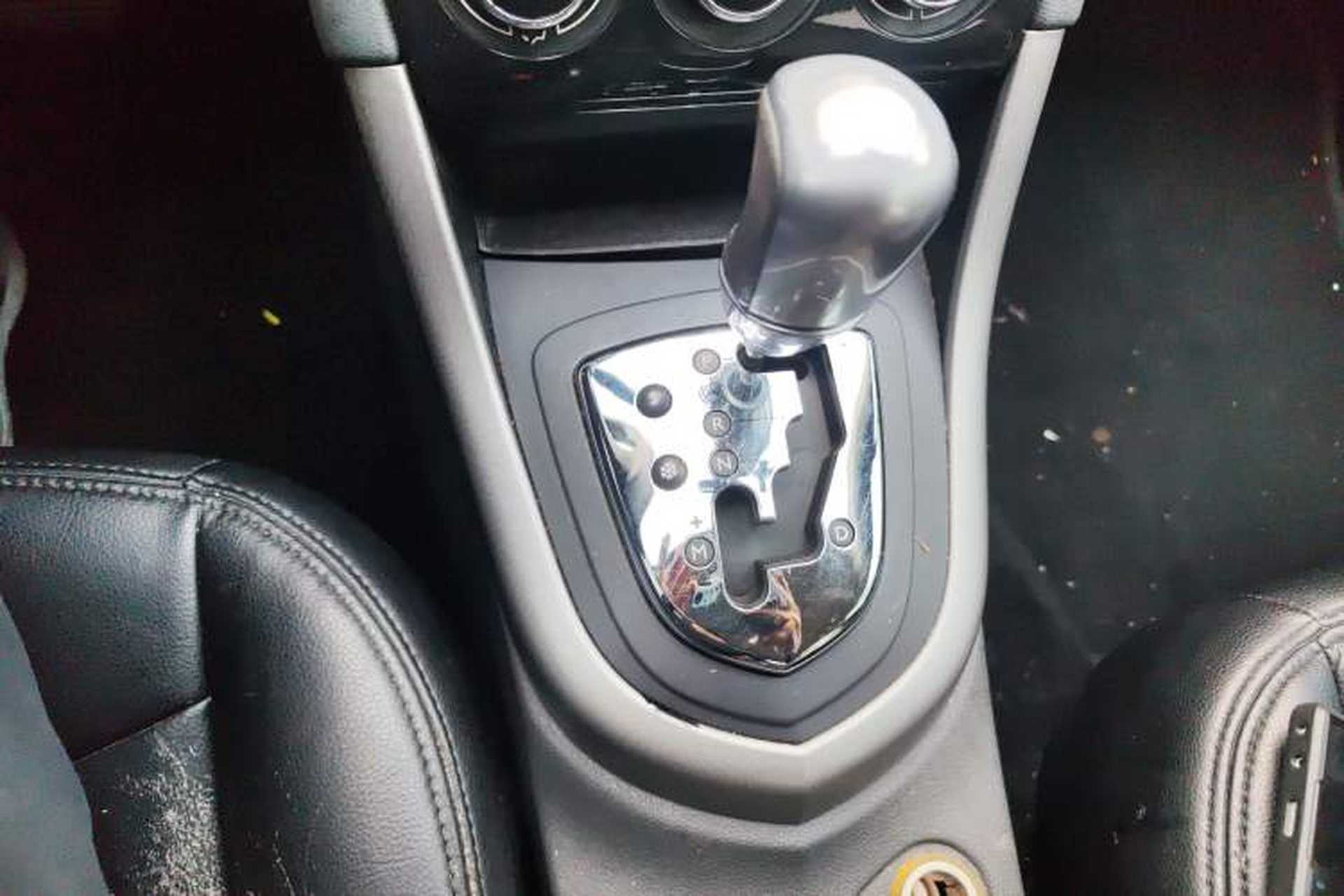 Used Peugeot 408 2013 2.0L Automatic Comfort Edition Gear Lever