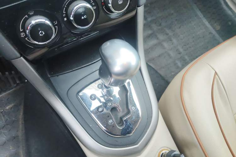 Used Peugeot 408 2013 2.0L Automatic Comfort Edition Gear Lever