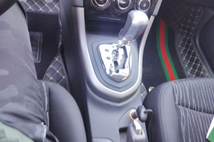 Used Peugeot 408 2013 2.0L Automatic Comfort Edition Gear Lever