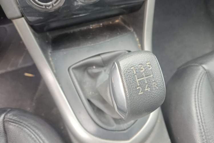 Used Peugeot 408 2013 2.0L Manual Comfort Edition Gear Lever