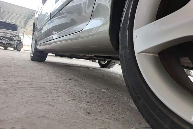 Used Peugeot 408 2013 2.0L Automatic Luxury Edition Left Side Sill