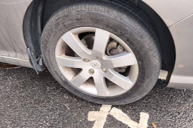Used Peugeot 408 2013 1.6L Manual Comfort Edition Right Front Wheel Hub