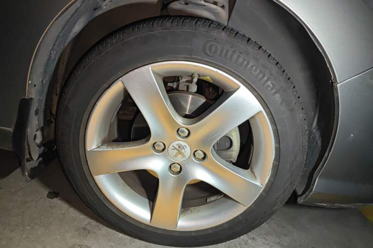 Used Peugeot 408 2013 2.0L Automatic Comfort Edition Right Front Wheel Hub