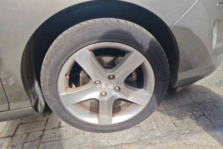Used Peugeot 408 2013 2.0L Automatic Comfort Edition Right Front Wheel Hub