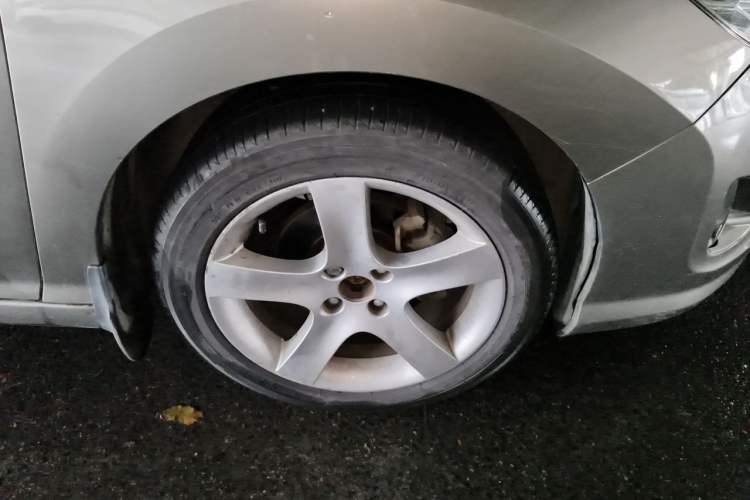 Used Peugeot 408 2013 2.0L Manual Comfort Edition Right Front Wheel Hub